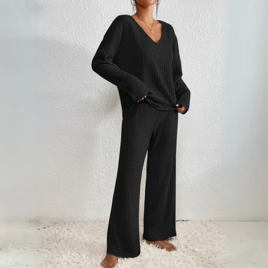 VIVIENNE | Two-Piece Set with Straight Pants and V-Neck Top