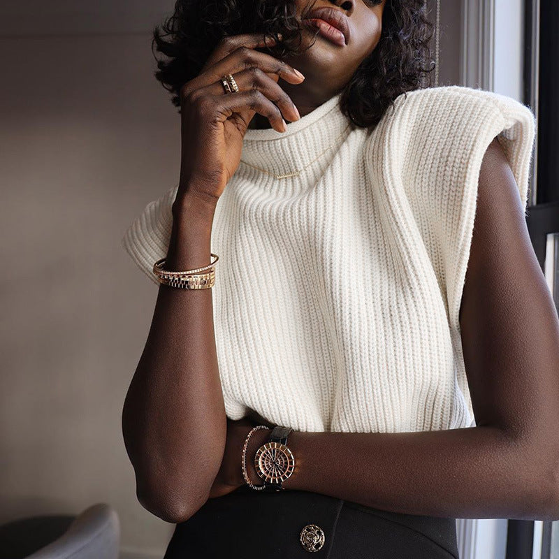 Noémi™ | Short Sweater with High Neck – Refinement and Simplicity