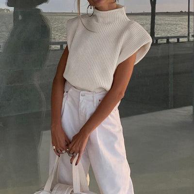 Noémi™ | Short Sweater with High Neck – Refinement and Simplicity