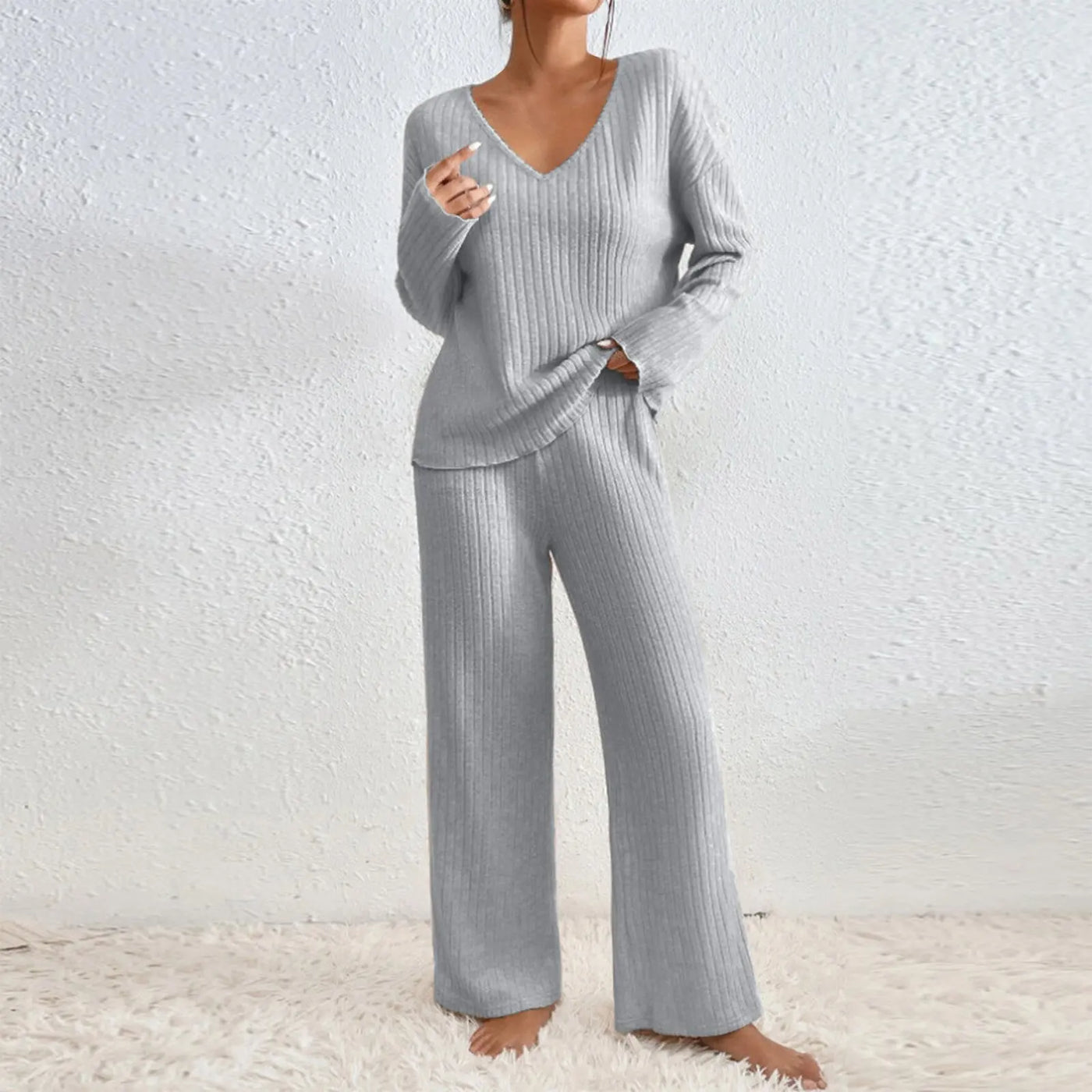 VIVIENNE | Two-Piece Set with Straight Pants and V-Neck Top