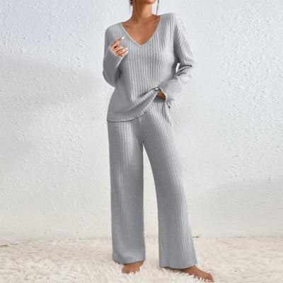 VIVIENNE | Two-Piece Set with Straight Pants and V-Neck Top