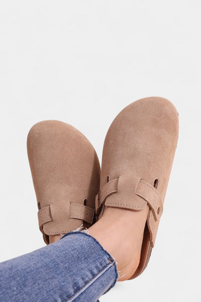 Tia | Robust Suede Clogs